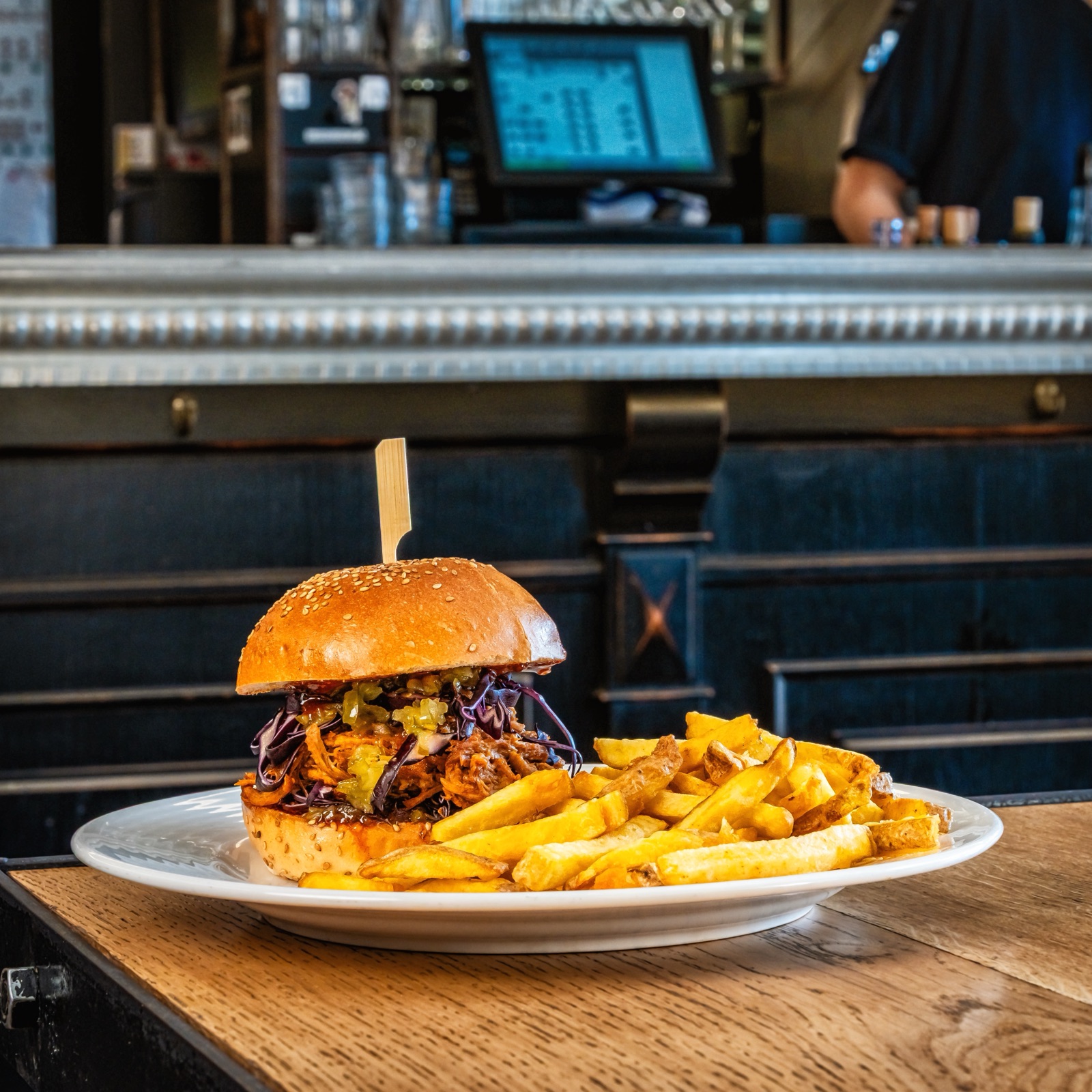 Burger effiloché maison et frites